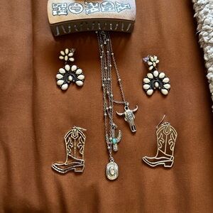 Western Jewelry Set with Earrings and Necklace